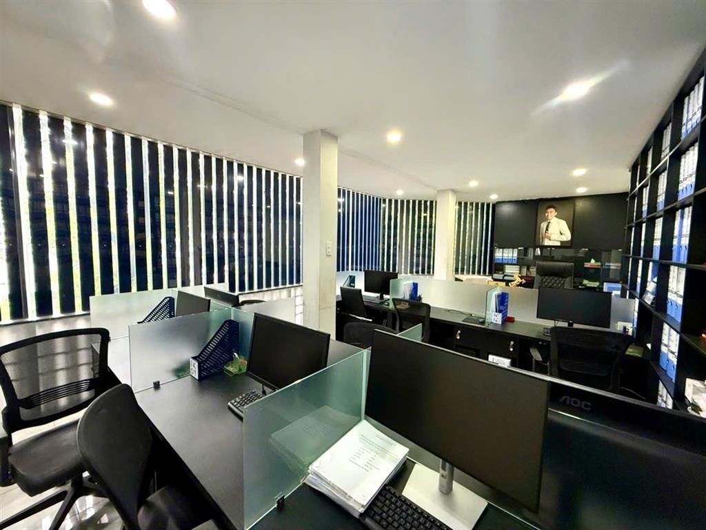 QUẬN 1: BÁN NHÀ 5 TẦNG CĂN GÓC 3 MẶT TIỀN KINH DOANH PHAN VĂN TRƯỜNG - DT 42M2- NGANG LỚN