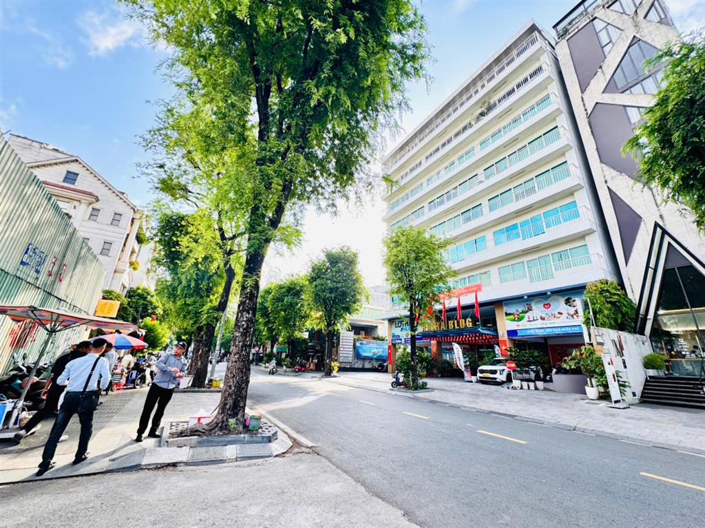 QUẬN 1: BÁN TÒA NHÀ VP 8 TẦNG MẶT TIỀN NGUYỄN VĂN THỦ, P.TÂN ĐỊNH- DT KHỦNG 813M2- NGANG