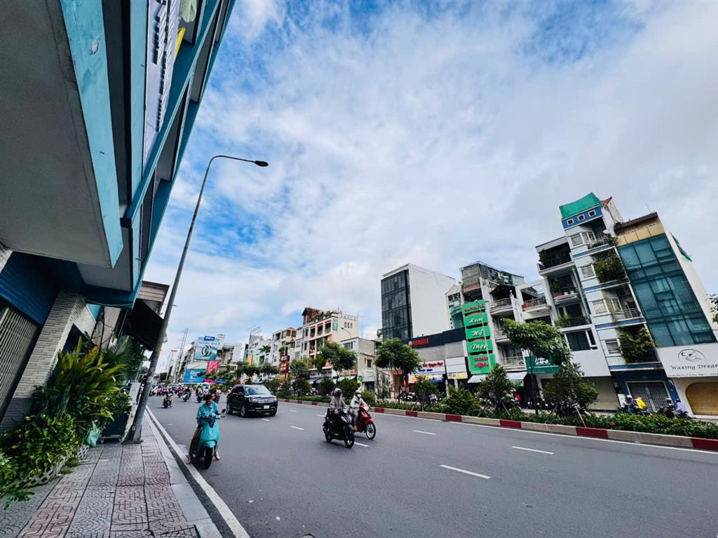 QUẬN 1: CHÍNH CHỦ 0938676685 BÁN NHÀ 5 TẦNG MẶT TIỀN ĐIỆN BIÊN PHỦ- NGAY VÒNG XOAY NGUYỄN