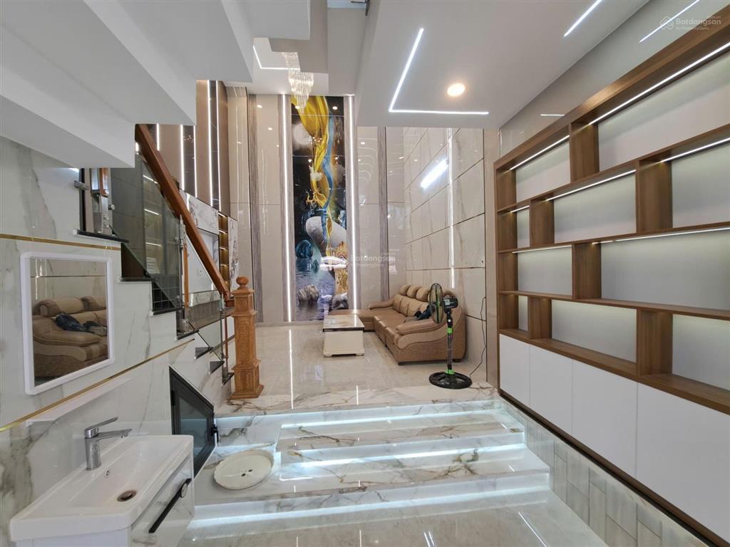 Nhà mới đẹp 5 tầng hẻm ôtô thông  lê văn quới gần 4 xã