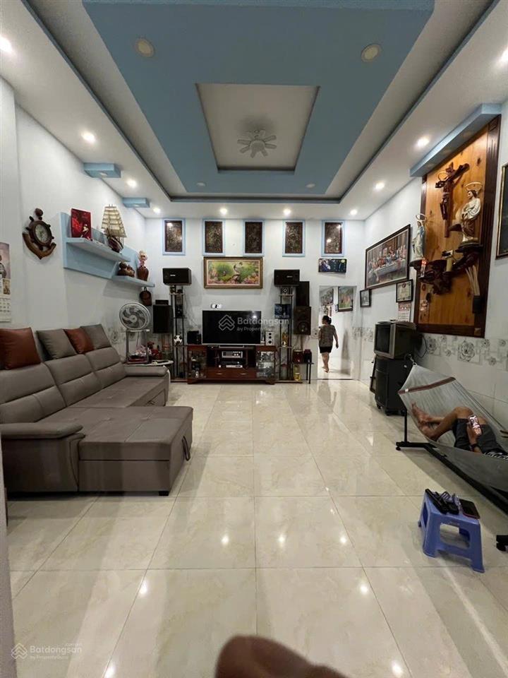 Tam bình nhà đẹp, sân rộng xe hơi đỗ sân giá 7 tỷ tl