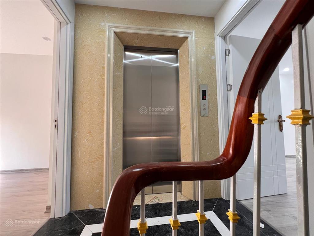 Nhà mới phú thượng, ở luôn 55m2, mt 4,2m, 7 tầng, thang máy, gara, ngõ thông ô tô tránh  16,8 tỷ