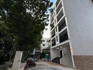 Đất siêu hiếm  biệt thự vườn đào  180m2 , mặt tiền khủng 11m , ô tô tránh , đất vuông  99 tỷ