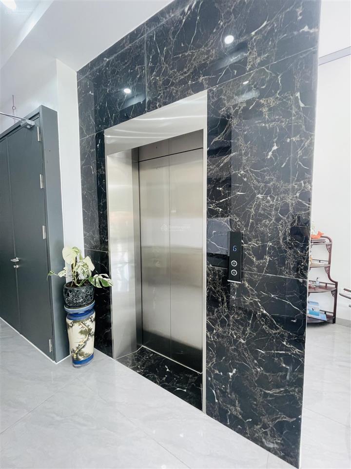Lô góc mp âu cơ, gần hồ tây  90m2 , mt 5m , 8 tầng , vừa ở vừa kd , dòng tiền 120tr/tg  47 tỷ