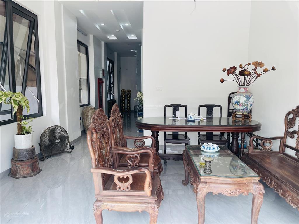 Lô góc mp âu cơ, gần hồ tây  90m2 , mt 5m , 8 tầng , vừa ở vừa kd , dòng tiền 120tr/tg  47 tỷ