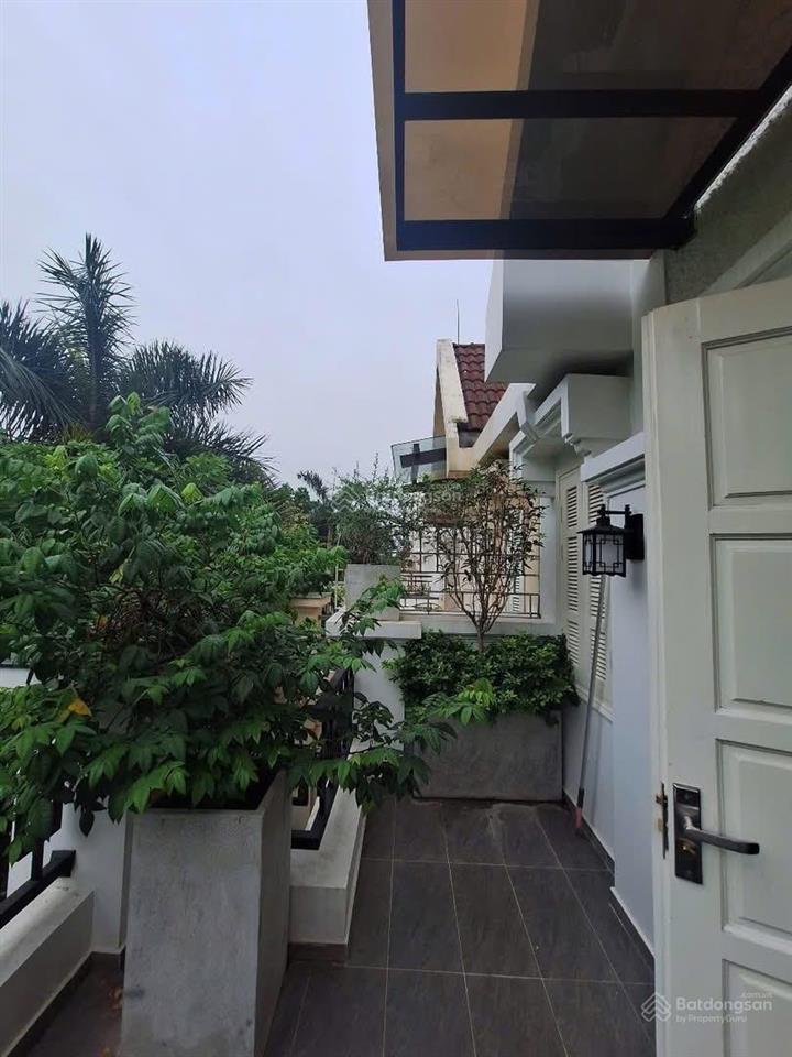 Biệt thự ciputra nhà mơi 3 tầng  siêu víp  180m2 , mt 9m , 3 tầng , ô tô tránh , vỉa hè  69 tỷ