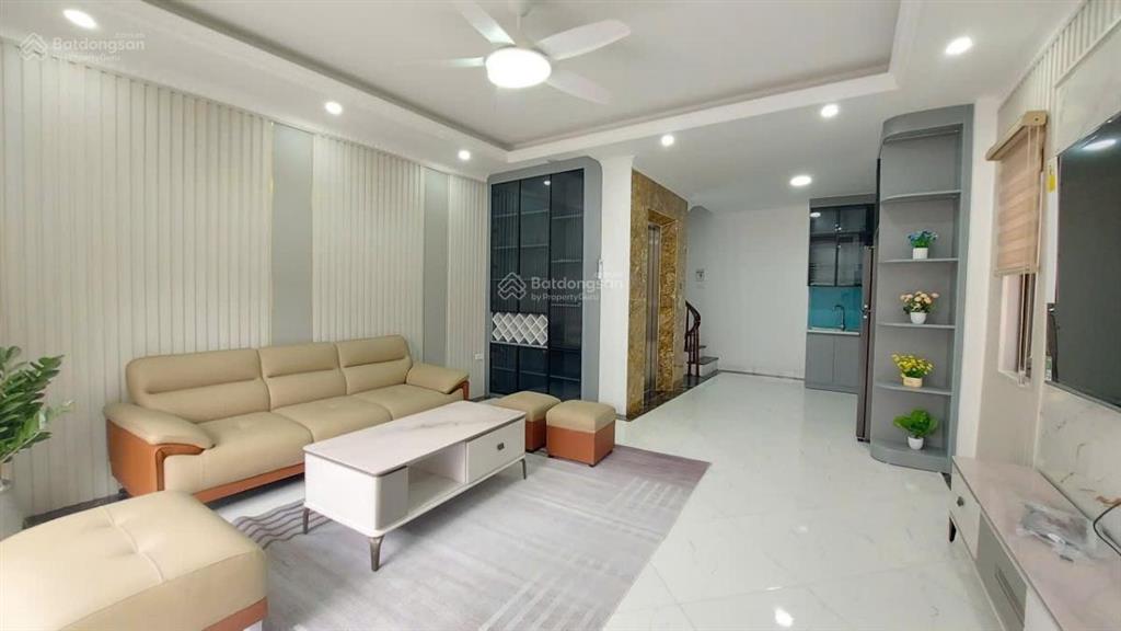 Nhà mới phú thượng, ở ngay 40m2, 6 tầng, thang máy, 3 pn, vài bước chân ra ô tô, giá 8,9 tỷ