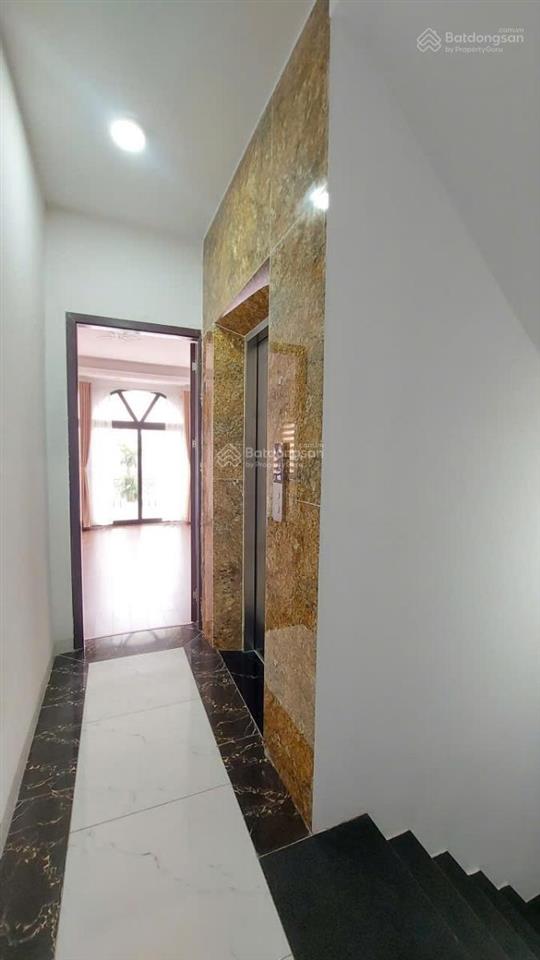 Nhà mới phú thượng, ở ngay 40m2, 6 tầng, thang máy, 3 pn, vài bước chân ra ô tô, giá 8,9 tỷ