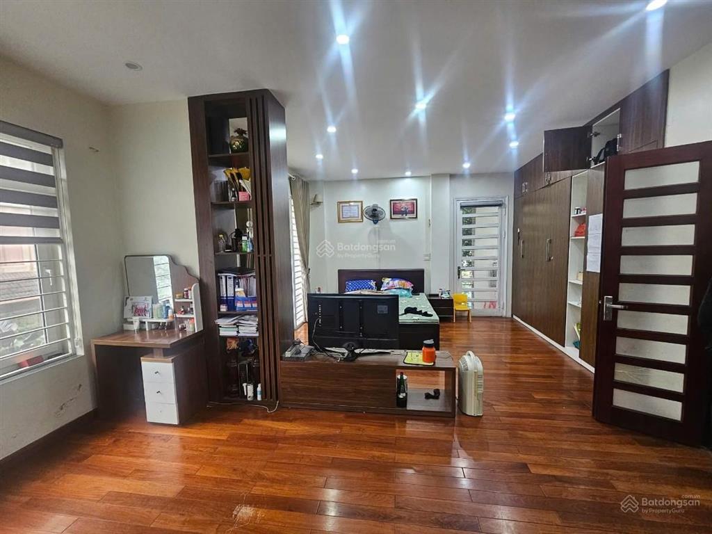Biệt thự sân vườn phú xá, pt ô tô tránh, ngõ thông 335m2, mặt tiền 12m, sẵn nhà 3 tầng  70 tỷ