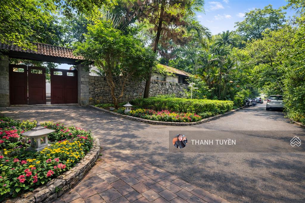 Biệt phủ 2000m2, chỉ 8x tỷ
quan tâm e tư vấn thêm ạ