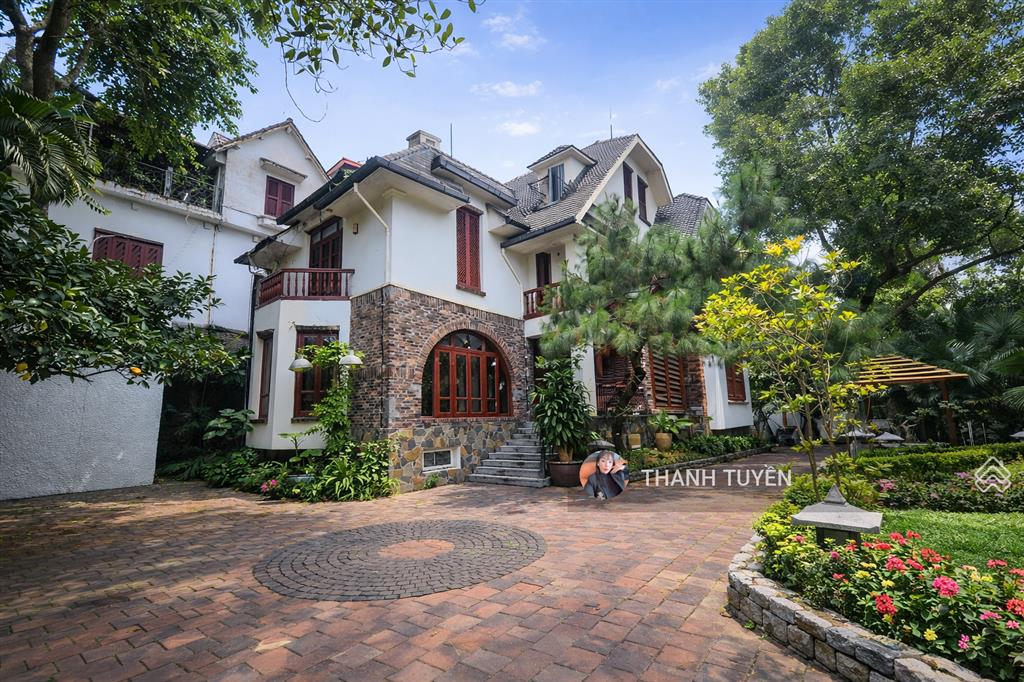 Biệt phủ 2000m2, chỉ 8x tỷ
quan tâm e tư vấn thêm ạ