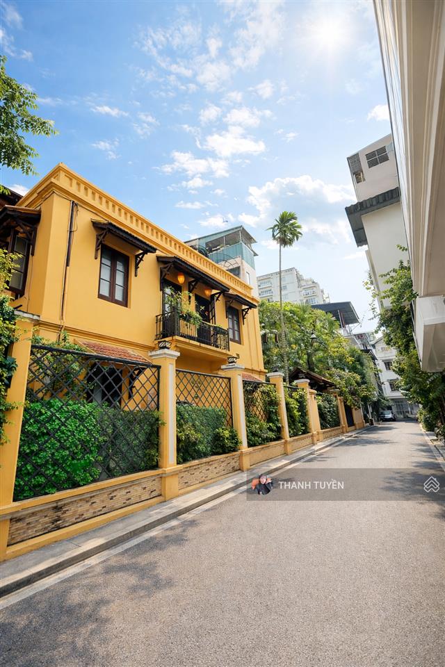 Trần hưng đạo  hoàn kiếm gần 400m2  mặt tiền 13m 1xx tỷ sổ vuông, nở hậu nhẹ