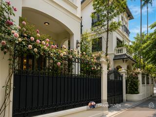 Biệt thự tây hồ 320m2  mt 15m  vài bước chân ra hồ tây