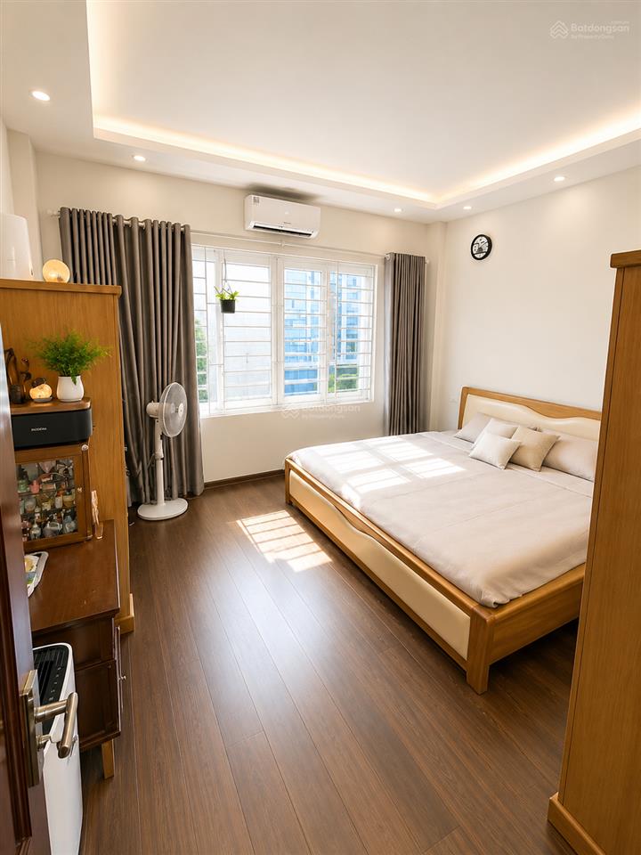 Kim mã cách phố 70m  5 tầng  mặt tiền 4.3m  50m  hơn 12 tỷ (có thương lượng khách thiện chí)
