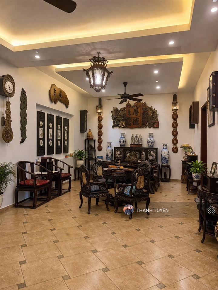 Võng thị trích sài ~300m2 mặt tiền 15m ô tô vào nhà, hơn 57 tỷ (có thương lượng)