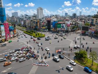 View triệu đô giữa tt đống đa  nhưng mức zá hôm nay đã thấp hơn 5 tỷ. mặt phố đống đa  9 tầng mới