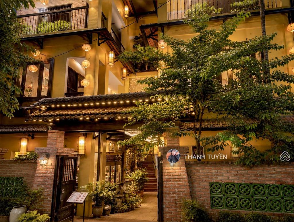 Trung tâm ba đình nhà hàng 250m2. mt 10m thoáng trước sau dòng tiền ~120.000 usd/năm nằm gi