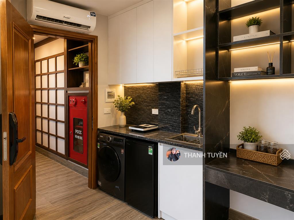 Cách mặt hồ tây có tòa chdv 120m2  10 tầng  mt 8m  dòng tiền ~3 tỷ/năm
