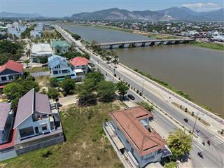 Bán biệt thự áp góc giáp sông đã có sổ riêng  0946 712 ***