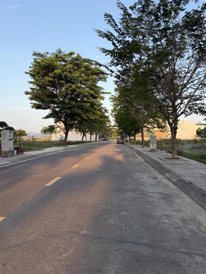 Chị chủ sài gòn cần tiền bán gấp lô đất sạch đẹp giáp sông thuộc kdt nam sông cái  0946 712 ***