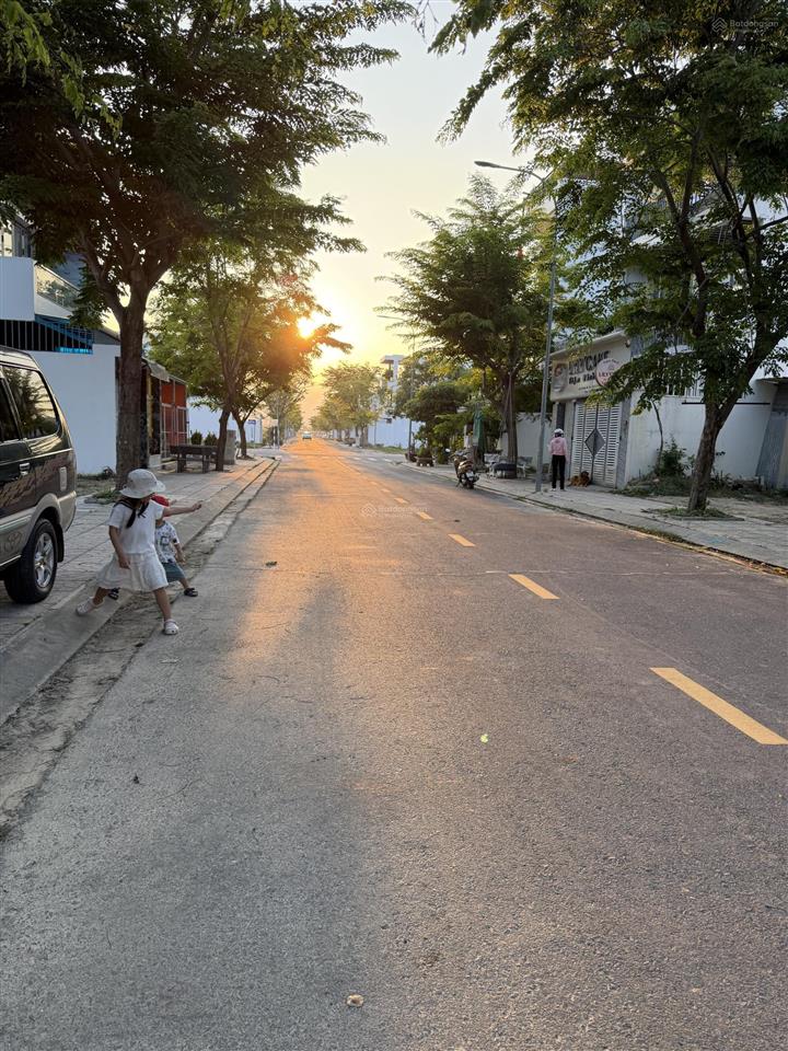 Chị chủ sài gòn cần tiền bán gấp lô đất sạch đẹp giáp sông thuộc kdt nam sông cái  0946 712 ***