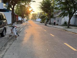 Chị chủ sài gòn cần tiền bán gấp lô đất sạch đẹp giáp sông thuộc kdt nam sông cái  0946 712 ***