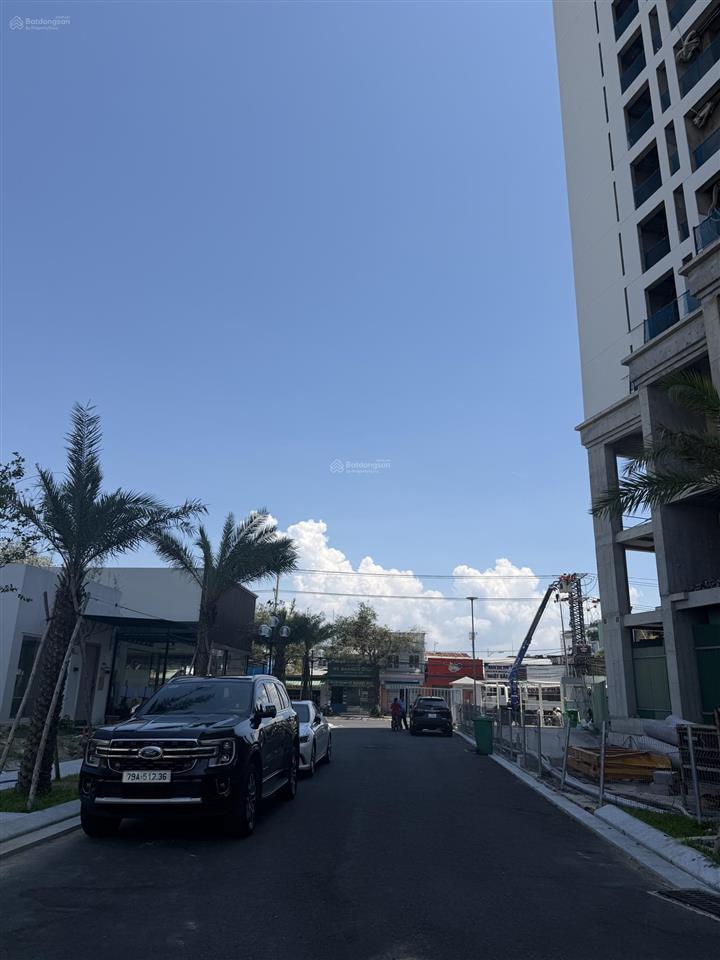 Chủ cần tiền bán gấp lô nhà phố thương mại cách biển 800m đối diện chung cư  sử dụng lâu dài