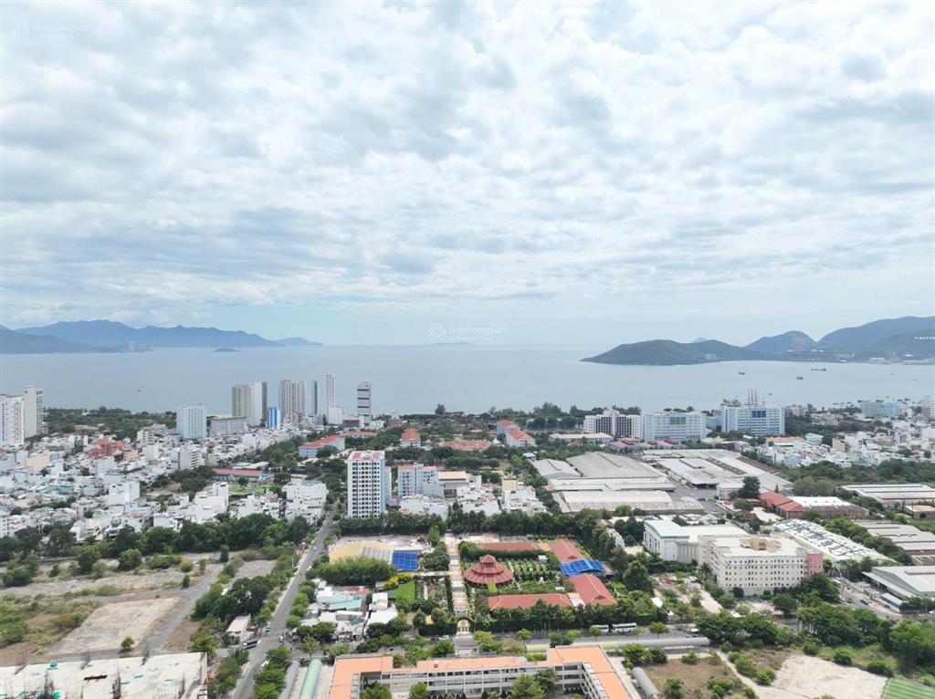 Chính chủ cần tiền bán lô đất shophouse sạch đẹp đối diện chung cư 16 phước long nha trang
