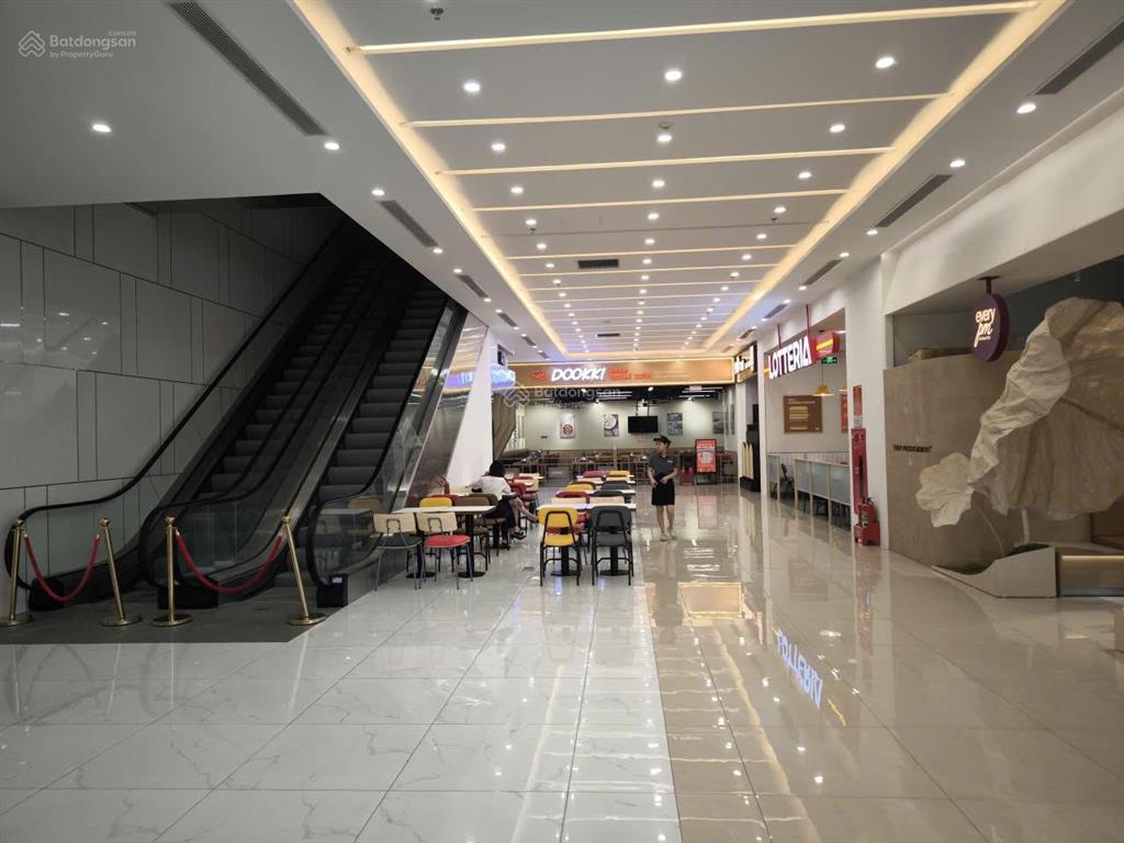 Bán gấp sàn th mại rox center tower 136 hồ tùng mậu  goldmark city  180m2 chào 10,5 tỷ mpdv 12/th