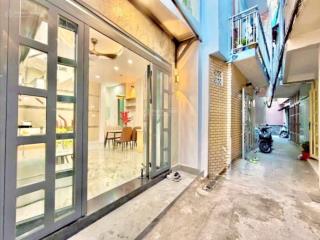 Nhà đẹp, 50m ra mt xe hơi, khu vực phan đình phùng, cầu kiệu, 24,5m2, ngang 3,55 x 3 tầng, 2pn, 3wc