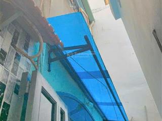 Nhỉnh 2 tỷ xíu, trung tâm bình thạnh, giáp q1. 3 tầng, 2pn, 2wc. hẻm an ninh có camera chỉ 2 nhà đi