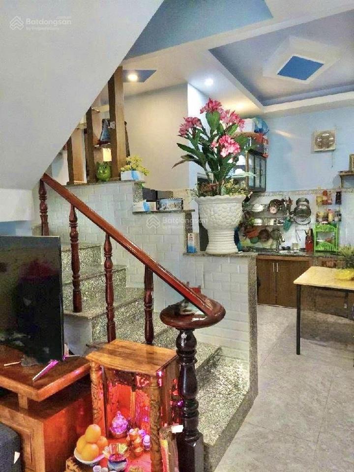 Gò vấp bán nhà dt 40m2, 1 trệt, 1 lầu, hxh, gần emart phan huy ích, 200m ra quang trung. 3,7 tỷ