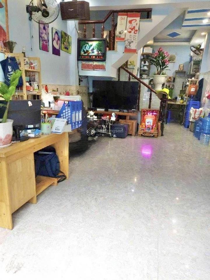 Gò vấp bán nhà dt 40m2, 1 trệt, 1 lầu, hxh, gần emart phan huy ích, 200m ra quang trung. 3,7 tỷ