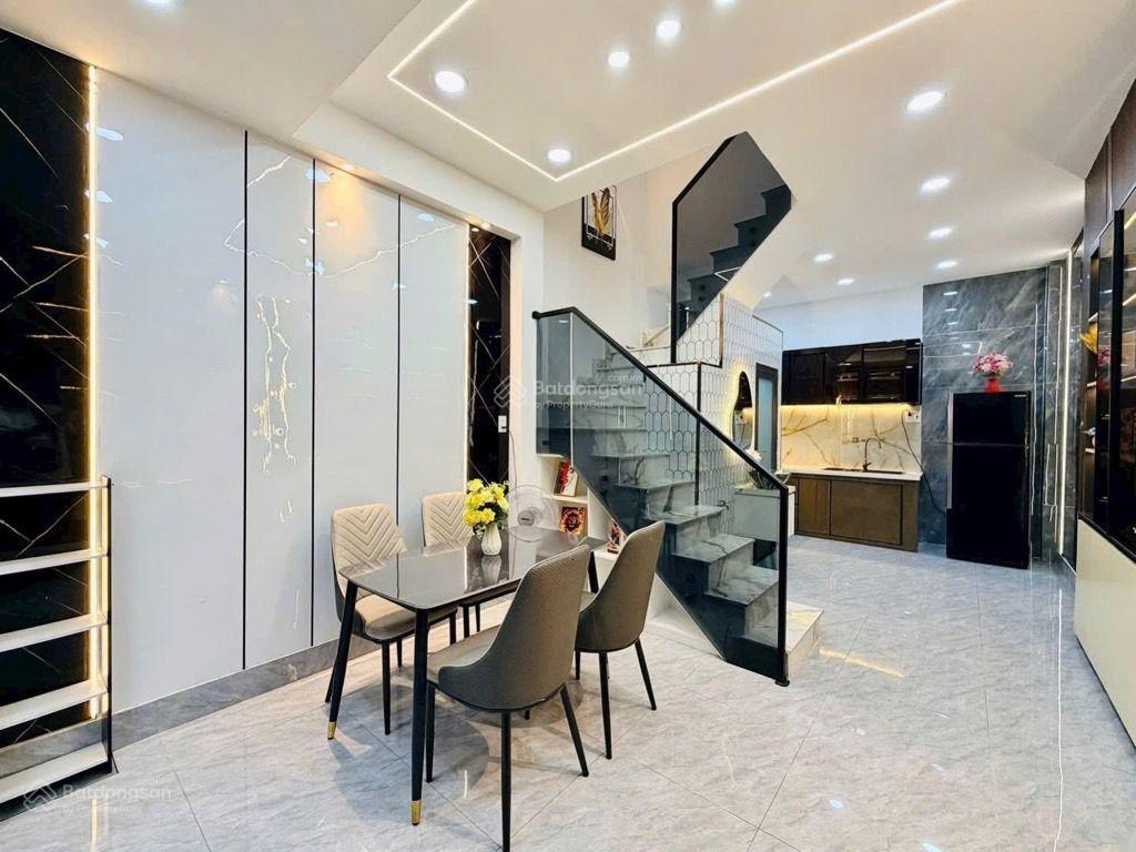 Nhà đẹp, tt gò vấp, dtsd 30m2 , 2pn, 2wc, 2 tầng. hẻm 3g, xung quanh buôn bán tập nập chỉ 4,25 tỷ.