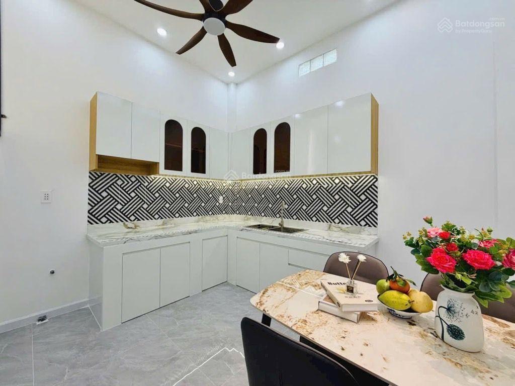 Gò vấp hàng hiếm  sân bay tsn 10  35m2  2 tầng, 2 pn, 2 wc, tặng full nội thất xịn  4,79