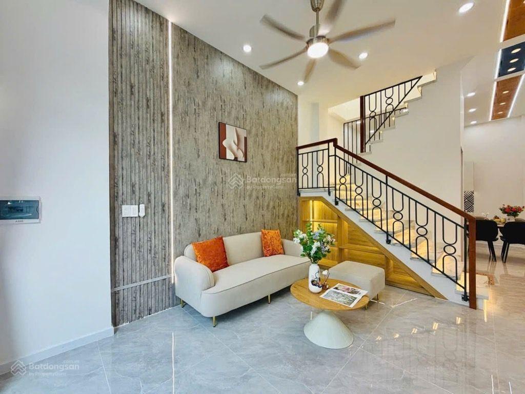 Gò vấp hàng hiếm  sân bay tsn 10  35m2  2 tầng, 2 pn, 2 wc, tặng full nội thất xịn  4,79