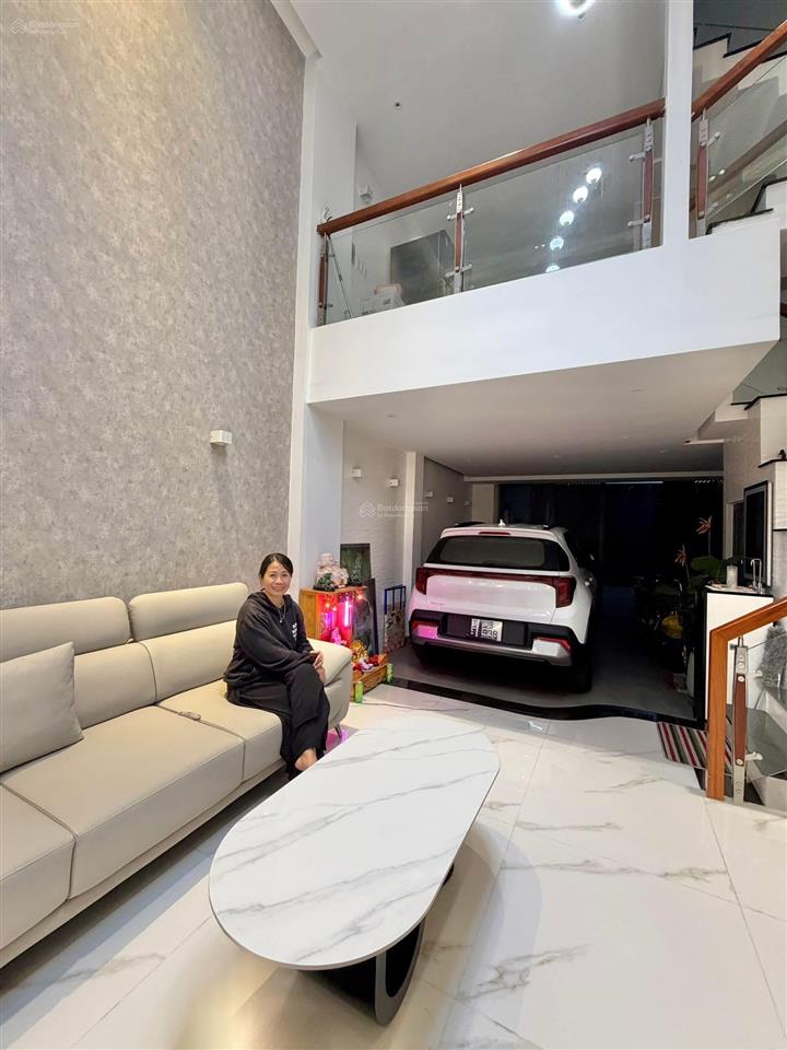 Gò vấp xe hơi ngủ nhà đẹp 5 tầng  10m ra đường bờ sông đang làm  giá trị sẽ tăng chóng mặt