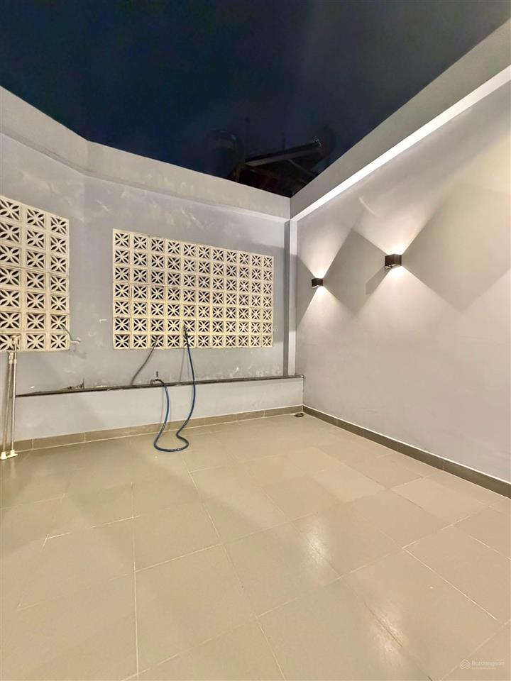 Gò vấp xe hơi ngủ nhà đẹp 5 tầng  10m ra đường bờ sông đang làm  giá trị sẽ tăng chóng mặt