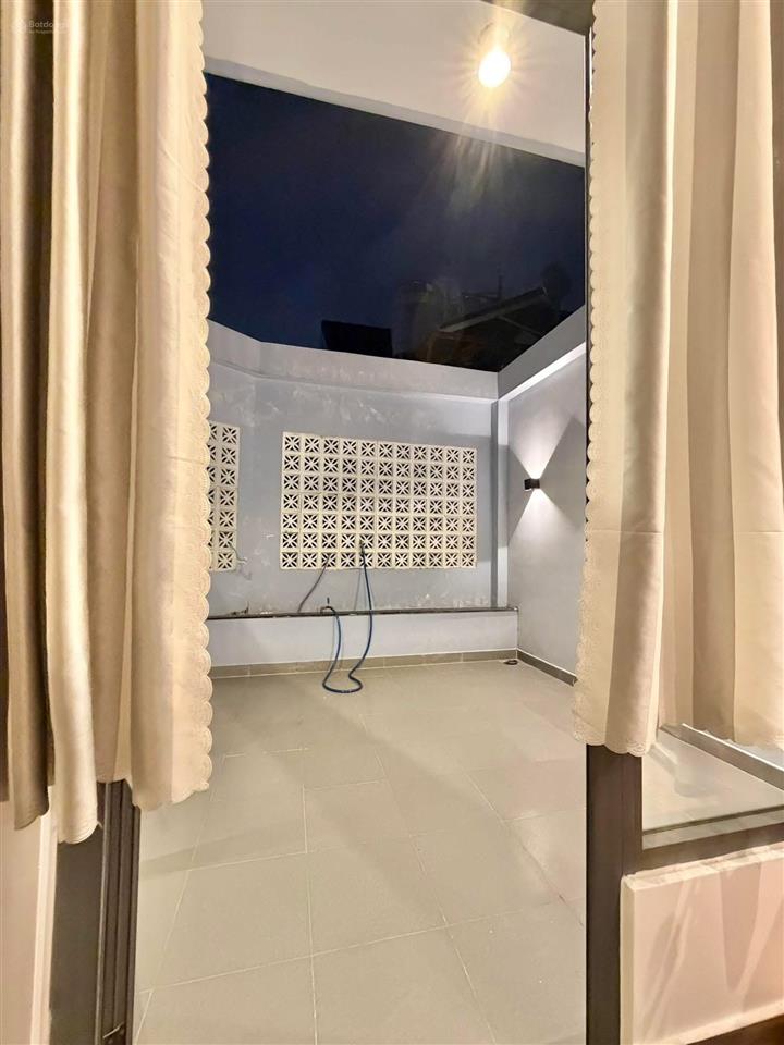 Gò vấp xe hơi ngủ nhà đẹp 5 tầng  10m ra đường bờ sông đang làm  giá trị sẽ tăng chóng mặt