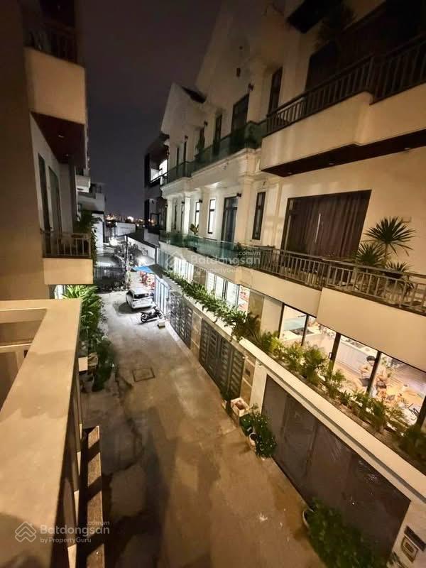 Gò vấp xe hơi ngủ nhà đẹp 5 tầng  10m ra đường bờ sông đang làm  giá trị sẽ tăng chóng mặt