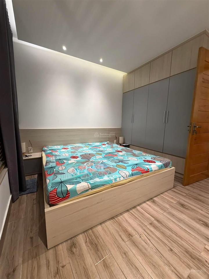 Gò vấp xe hơi ngủ nhà đẹp 5 tầng  10m ra đường bờ sông đang làm  giá trị sẽ tăng chóng mặt