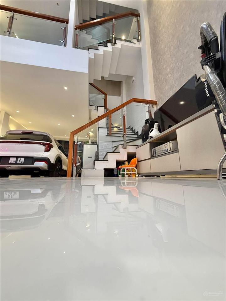 Gò vấp xe hơi ngủ nhà đẹp 5 tầng  10m ra đường bờ sông đang làm  giá trị sẽ tăng chóng mặt