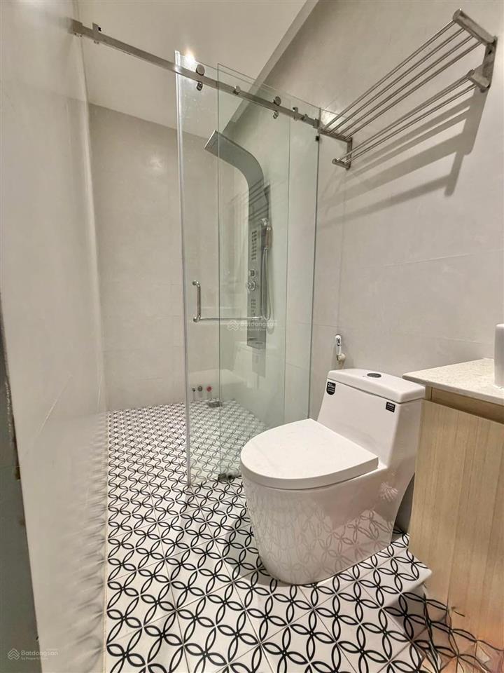 Gò vấp xe hơi ngủ nhà đẹp 5 tầng  10m ra đường bờ sông đang làm  giá trị sẽ tăng chóng mặt