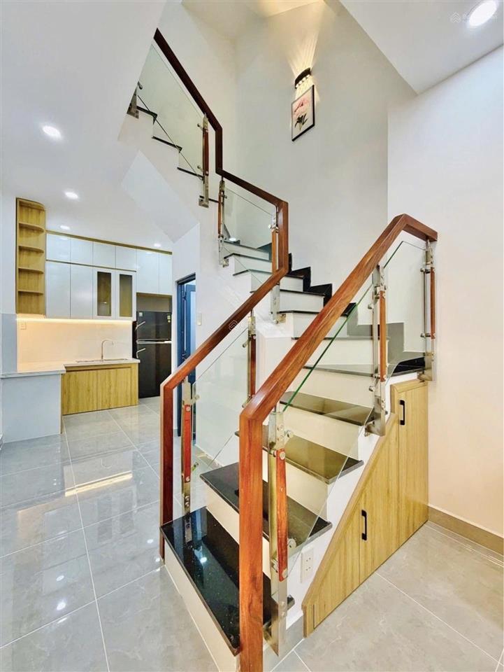 Gò vấp nhà mới 3 tầng full nội thất, phú nhuận 5p di chuyển 5 phút. btct 3 tầng, 3pn, 3wc. 4,65