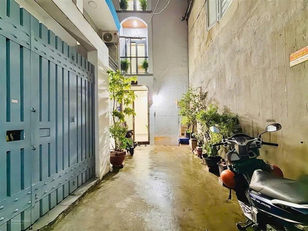 Gò vấp nhà mới 3 tầng full nội thất, phú nhuận 5p di chuyển 5 phút. btct 3 tầng, 3pn, 3wc. 4,65