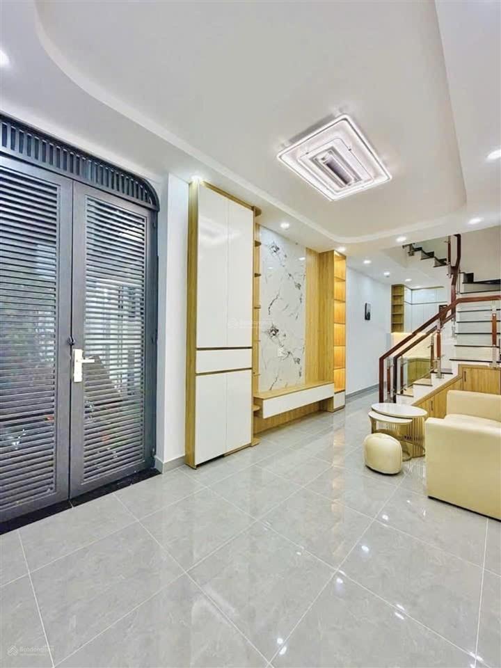 Gò vấp nhà mới 3 tầng full nội thất, phú nhuận 5p di chuyển 5 phút. btct 3 tầng, 3pn, 3wc. 4,65