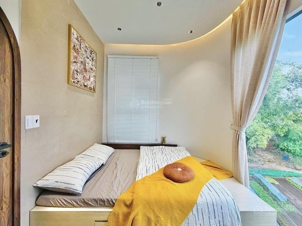 Nhà hiếm  tân bình 1  3 tầng, 2pn, 3wc  ngang đẹp 4m  hẻm 3g  tặng full nội thất xịn 3,39tỷ