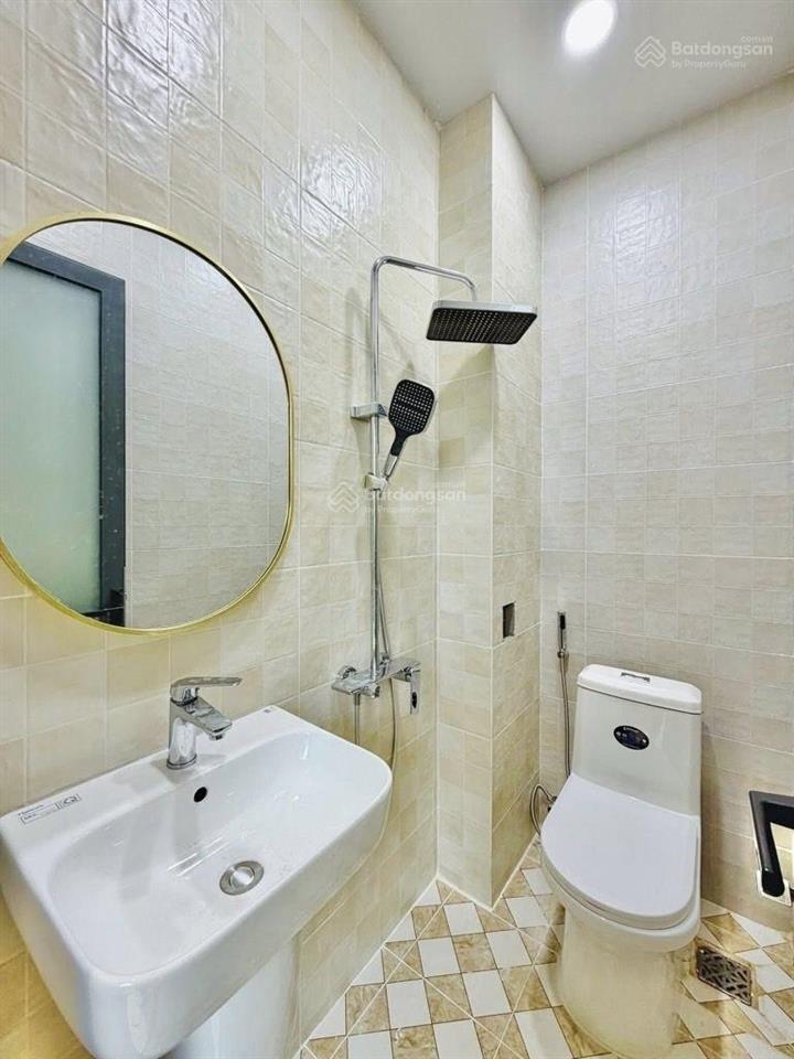 Nhà hiếm  tân bình 1  3 tầng, 2pn, 3wc  ngang đẹp 4m  hẻm 3g  tặng full nội thất xịn 3,39tỷ