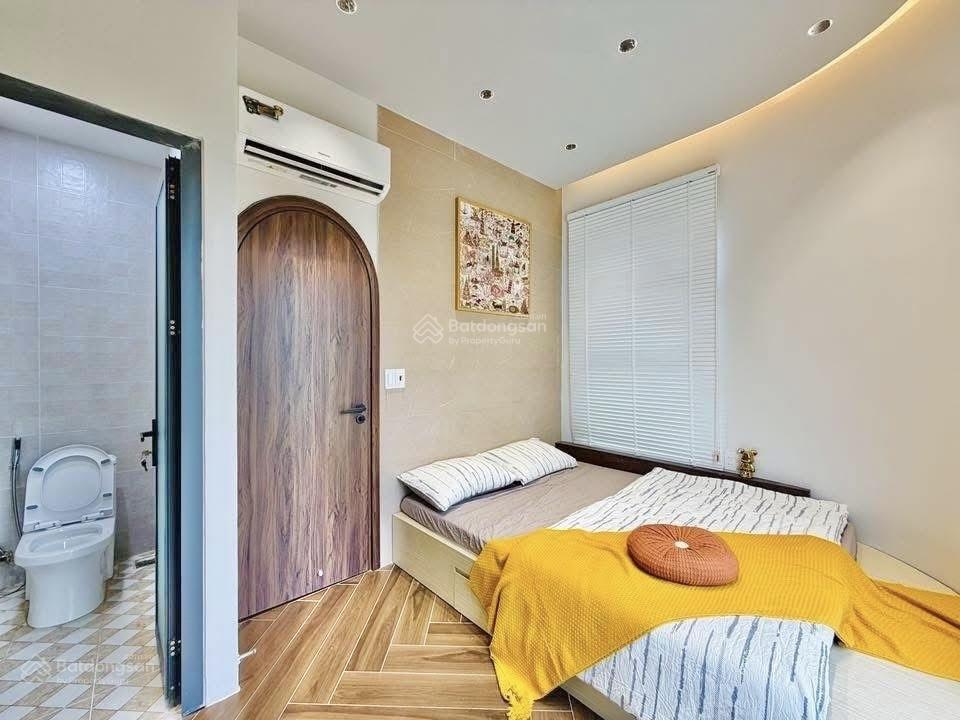 Nhà hiếm  tân bình 1  3 tầng, 2pn, 3wc  ngang đẹp 4m  hẻm 3g  tặng full nội thất xịn 3,39tỷ