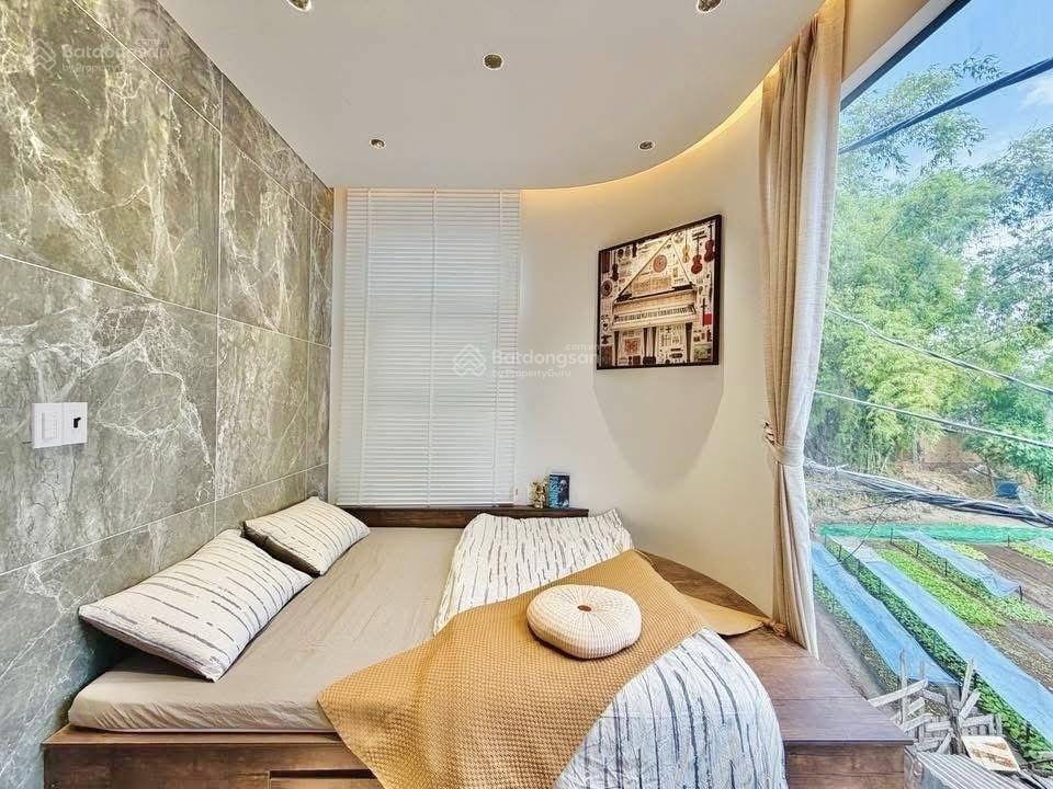 Nhà hiếm  tân bình 1  3 tầng, 2pn, 3wc  ngang đẹp 4m  hẻm 3g  tặng full nội thất xịn 3,39tỷ